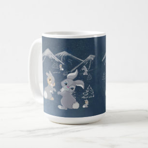 auf den schneebedeckten Bergen unter den Bäumen sü Kaffeetasse