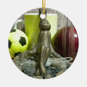 Auf der anderen Seite Pitch & Crease: Fußball-Cric Keramik Ornament