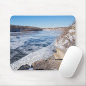 Auf der Klippe über dem eingefrorenen Fluss missis Mousepad (Mit Mouse)