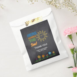 Auf der Kopfplatte befindet sich die Son Baby Dusc Geschenktütchen