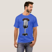 auf der Luft mit Radio-Host und Podcasting T-Shirt (Vorne ganz)