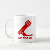 Auf der Luft-Tasse (roter Entwurf) Kaffeetasse (Links)