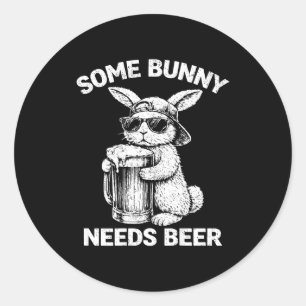 (auf der Rückseite) ein Hase braucht Bier lustiger Runder Aufkleber