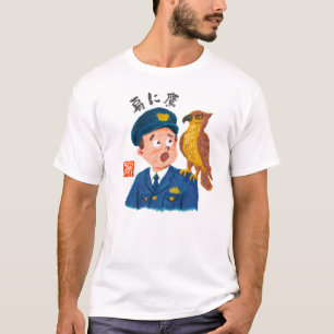 Auf der Schulter ein Falke T-Shirt