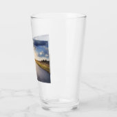 Auf der Straße Glas (Links)