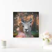 Auf der Straße mit Pepe the Alpaca Quadratische Wanduhr (Zuhause)