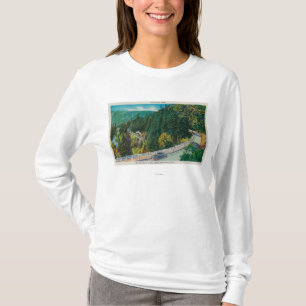 Auf der Straße zu den großen Bäumen von Santa C T-Shirt