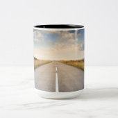 Auf der Straße Zweifarbige Tasse (Mittel)