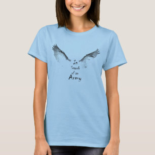 Auf der Suche nach einem T_Shirt der Armee-Frauen T-Shirt