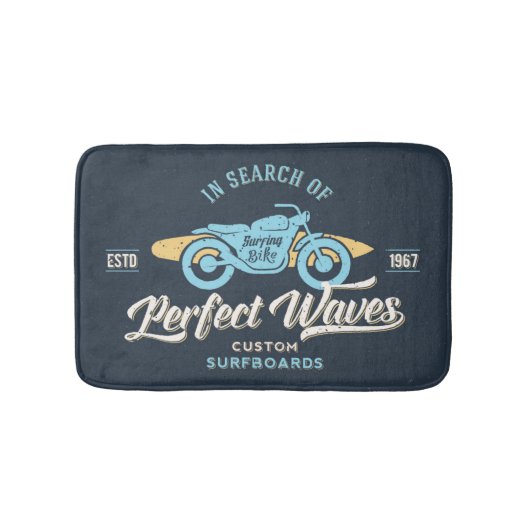 Auf der Suche nach perfektem Wellen-Plakat Badematte (Vorderseite)