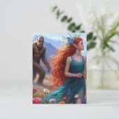 Auf der Wiese mit Sasquatch Postkarte (Stehend Vorderseite)