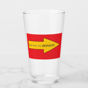 Auf diese Weise spendet man einen Glascup Glas