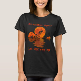 Auf einem dunklen Wüstenweg Cool Wind in meinem Fr T-Shirt