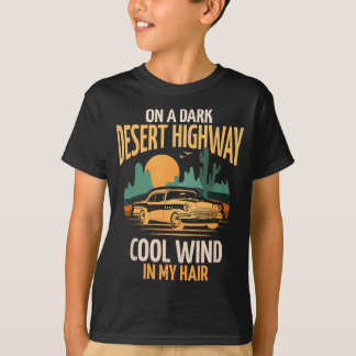 Auf einem dunklen Wüstenweg Cool Wind in meinem Ha T-Shirt