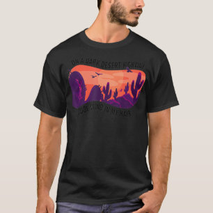 Auf einem dunklen Wüstenweg Cool Wind in meinem Ha T-Shirt