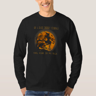 Auf einem dunklen Wüstenweg Cool Wind in meiner Ha T-Shirt
