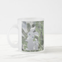 auf einem Nadelzweig konzipiert