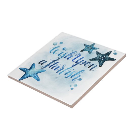 Auf einem Sternenfisch Fliese (Seite)