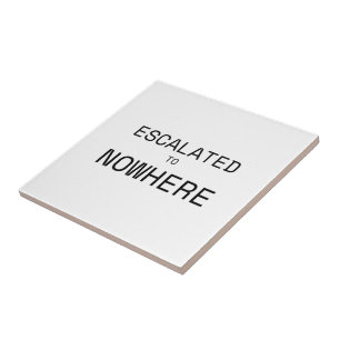 Auf Eskaliert Zu Nichts Dekorative Typografie Fliese