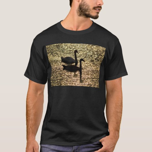 Auf goldenem Teich T-Shirt (Vorderseite)