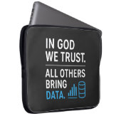 Auf Gott vertrauen wir, alle anderen bringen Daten Laptopschutzhülle (Vorne Rechts)