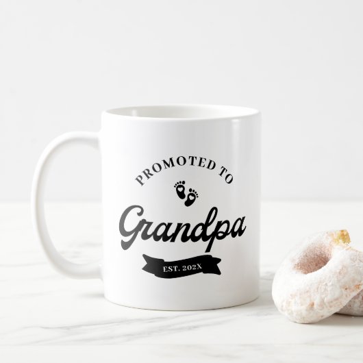 Auf GrandPa Pregnancy Ankündigung Tasse befördert (Mit Donut)