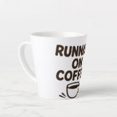 Auf Kaffee & Deadlines laufen - Funny Mug Milchtasse (Linke Ecke)