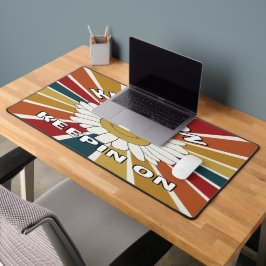 Auf Keepin auf der Schreibtischmatte behalten