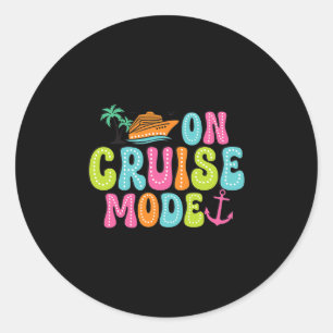 Auf Kreuzfahrtmodus2025 Schiff Urlaubsreise Famili Runder Aufkleber