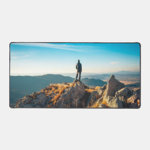 Auf majestätischen Herbstfelsen Schreibtischunterlage