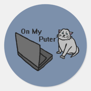 Auf meinem lustigen Computer Graue Katzen-Meme Runder Aufkleber