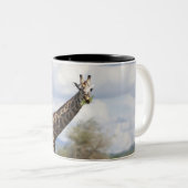 Auf Safari in Tansania, Afrika Zweifarbige Tasse (VorderseiteRechts)