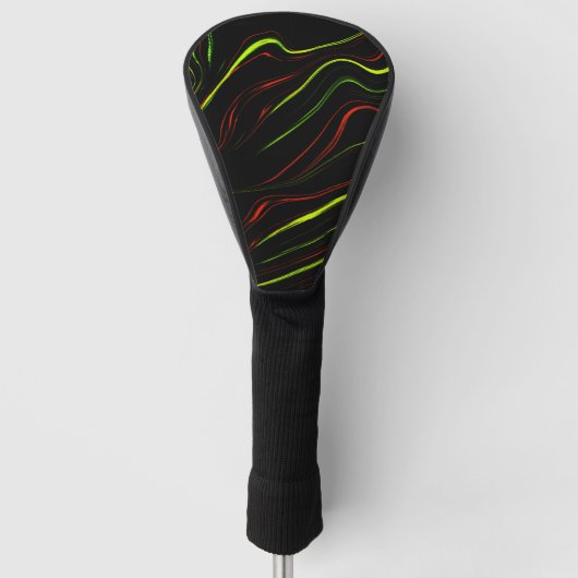 Auf schwarzem Fond zeigen sich die grünen und rote Golf Headcover (Vorderseite)