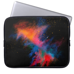 Auf schwarzem Hintergrund farbiges Pulver gestarte Laptopschutzhülle