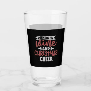Auf Wein laufen und Weihnachten heiteren Weihnacht Glas