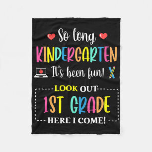 Auf Wiedersehen Kindergarten 1. Klasse hier komme Fleecedecke