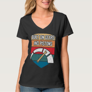 Auf Zahnrädern und Kolben aufgebaut Auto Mechanike T-Shirt