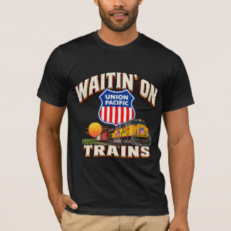 AUF ZÜGE WARTEN. UNION PACIFIC. T-Shirt