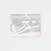 Auf zwei Poller getippter Seil Post-it Klebezettel (Vorderseite)