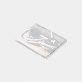 Auf zwei Poller getippter Seil Post-it Klebezettel (angewinkelt)