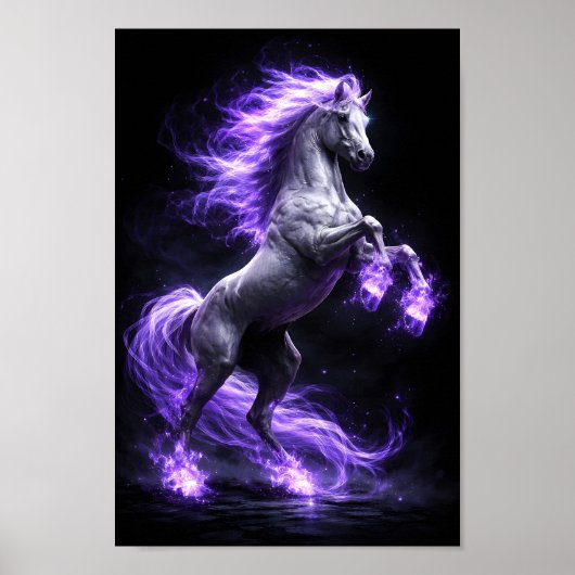 Aufbäumender Hengst mit ätherischer violetter Flam Poster (Vorne)