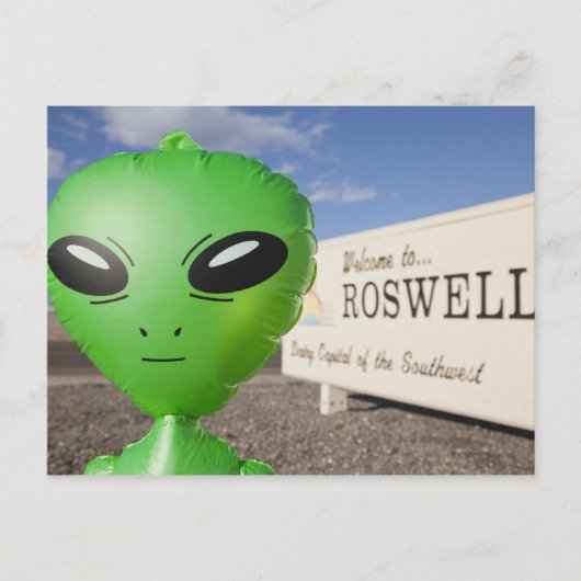 Aufblasbare Alien mit Begrüßung von Roswell Postkarte (Vorderseite)
