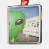 Aufblasbares alien mit Willkommen zu Roswell Ornament Aus Metall (Links)