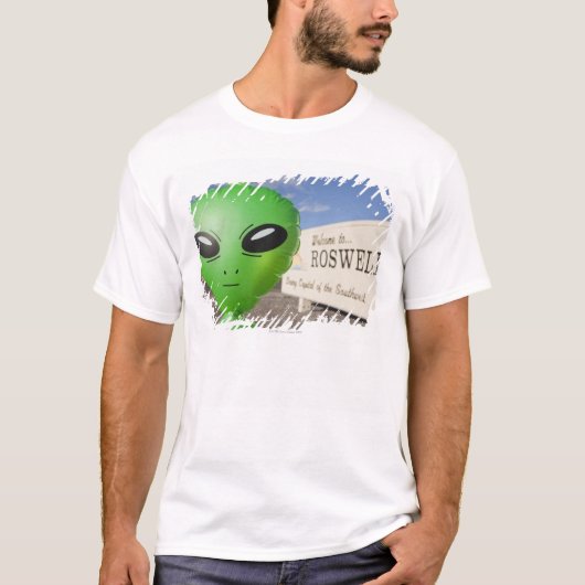 Aufblasbares alien mit Willkommen zu Roswell T-Shirt (Vorderseite)