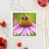 Aufblühende Hummel auf Purpur-Sonnenhut-Serviette Serviette (Beispiel)