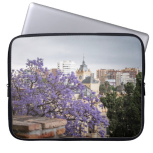 Aufblühende Jacaranda-Baum-Laptop-Hülle – Barcelon Laptopschutzhülle