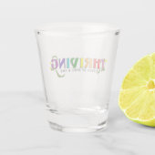 Aufblühender Regenbogenstolz Schnapsglas (Rückseite)