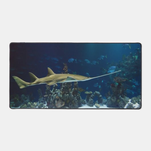 Auffallend Sawfish Unterwasser Schreibtischunterlage (Vorderseite)