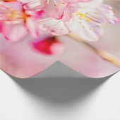 Auffallende Blume aus rosa Sakura Geschenkpapier (Ecke)