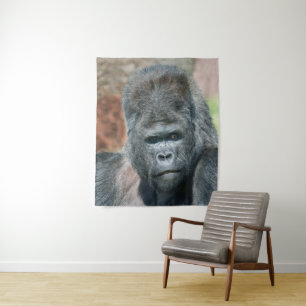 Auffallende Pose von Silverback Gorilla Wandteppich
